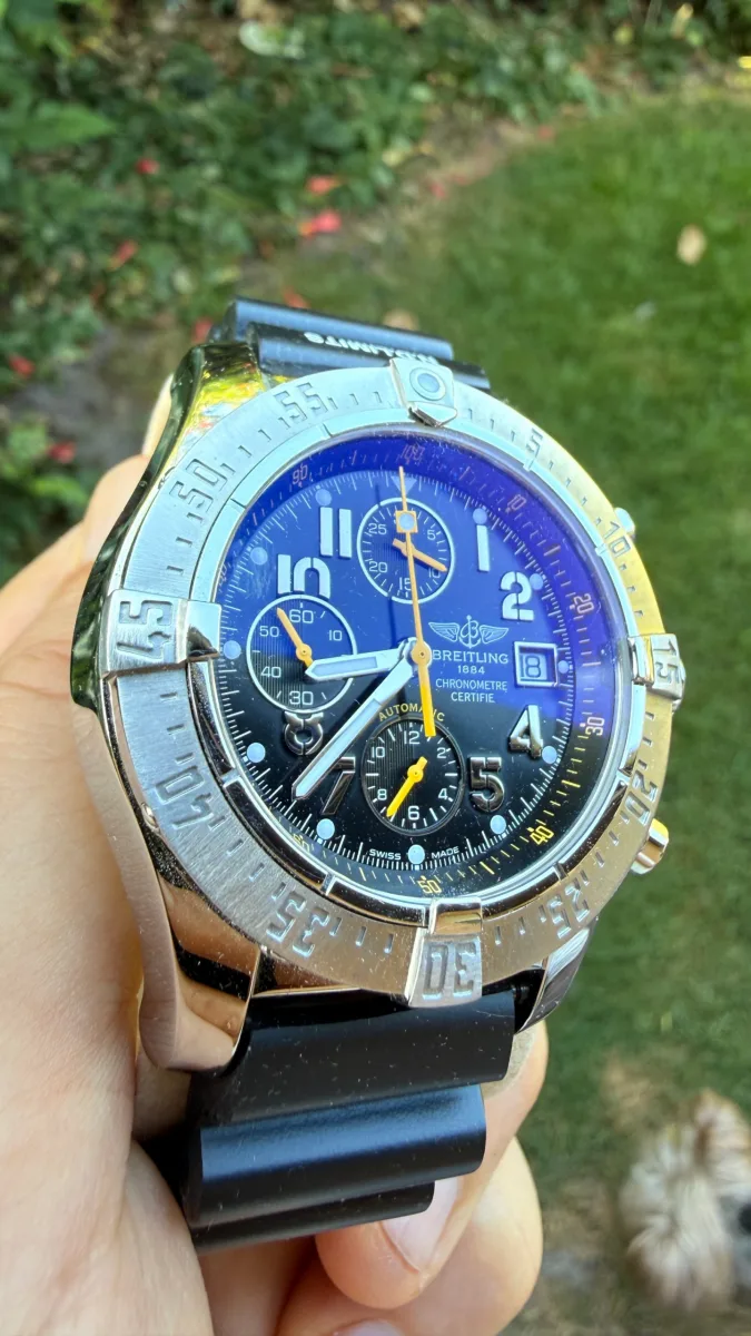Breitling Avenger Code Yellow limitierte Tresoruhr